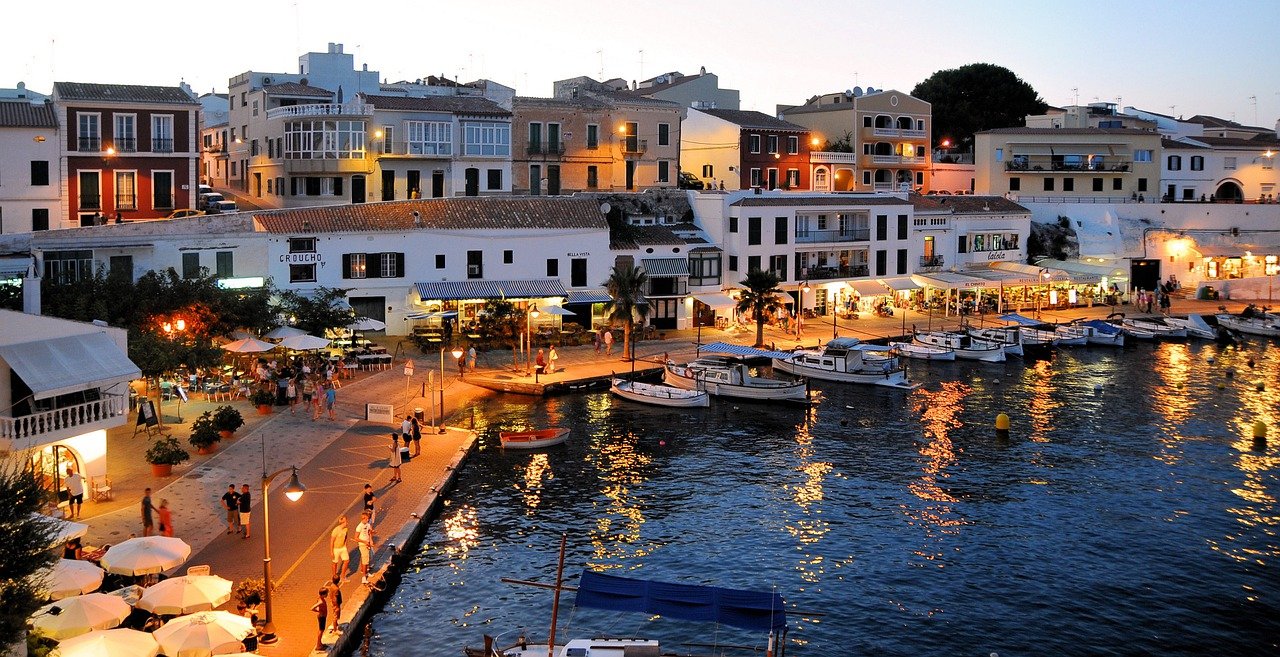 Was kann man auf Menorca unternehmen ? Ein reiches historisches Erbe in 6 Etappen